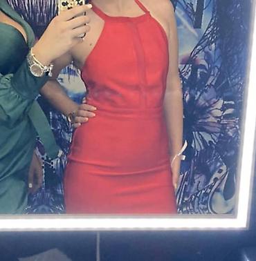 esprit odeca: Crvena mini haljina – elegantan kroj i otvorena leđa - Model: uska — 3