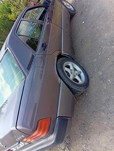 mercedes 180 b: Mercedes-Benz 190 (W201): 1.8 l | 1991 il Sedan — 4