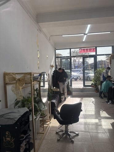 срочно продаю дом аламедин рынок: Сдается парикмахерское кресло в районе аламединский рынок напротив