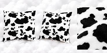 goblen devojka sa knjigom: Jastuče sa “krava” šarom - Dizajn: crno-beli “cow print” uzorak koji — 1