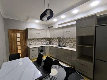 kiraye evler bina: Mənzil təmirlidir və yaşayış üçün tam hazırdır. Mətbəx mebeli