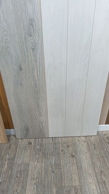 Laminat: Məhsul: Laminat döşəmə örtükləri və aksesuarları Təsvir: - Mağazada — 5