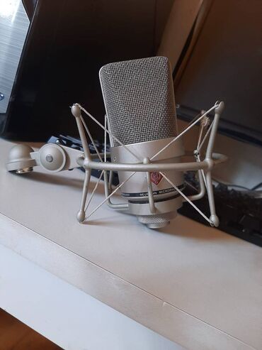 mikrafonlar: Səs studiosu üçün orjinal proffessional Neumann Mikrofonu tecili