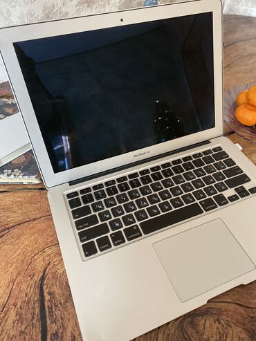 macbook 13 m1: Ноутбук, Apple, 4 ГБ ОЗУ, 13.1 ", Б/у, Для несложных задач