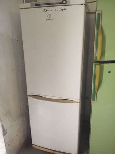 Soyuducular: 2 qapılı Indesit Soyuducu Satılır, rəng - Ağ