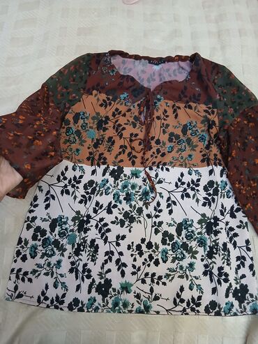 женские кофты с вырезом: Brend: Sisley Məhsul: Qadın bluzası - Dizayn: Patchwork üslubunda