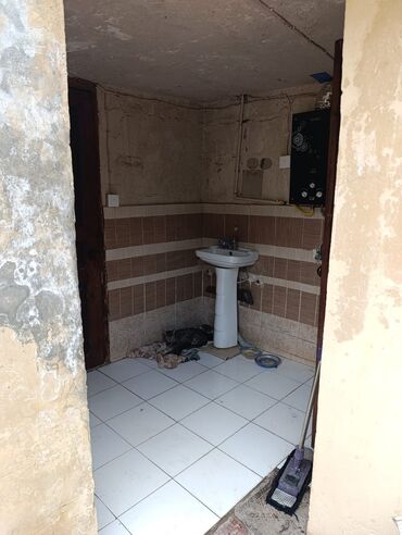 Uzunmüddətli kirayə mənzillər: 2 otaqlı mənzil – mətbəx və qonaq otağı mebellə Təsvir: - İşıqlı — 5