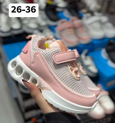 Patike: 02. Dečije patike – veličine: - 20–25 (model 1–3) - 21–25 (model 4) — 10