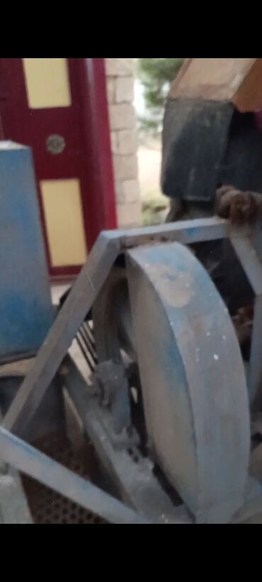 Yem üyüdən aparatlar: Məhsul: Mobil yem üyüdüb‑qarışdırma qurğusu (dane və yem üçün) — 6