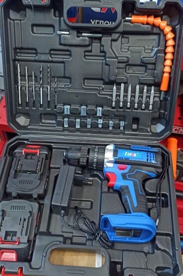 набор кляч: Аккумуляторная дрель‑шуруповерт в кейсе с расширенным комплектом