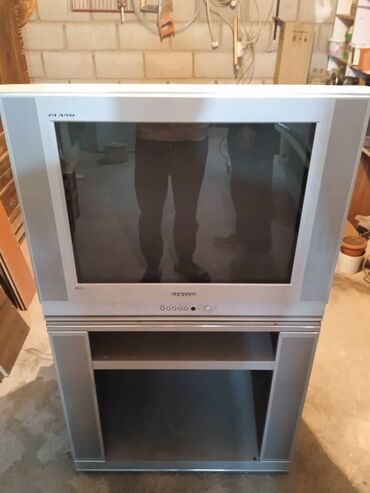 куплю старые советские телевизоры: Продаю телевизор с патставкой 4500сом