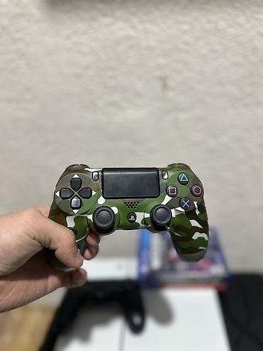 fold 3: Sony ps 4 + 3 игры + два джойстика. Почти новое, на гарантии. Два — 2