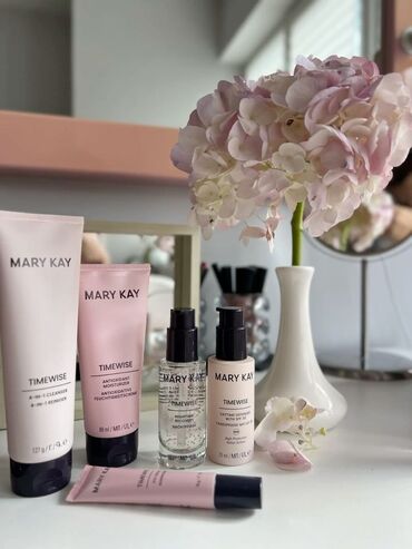 чехлы на чемодан: Набор средств для ухода за кожей Mary Kay Timewise, включающий