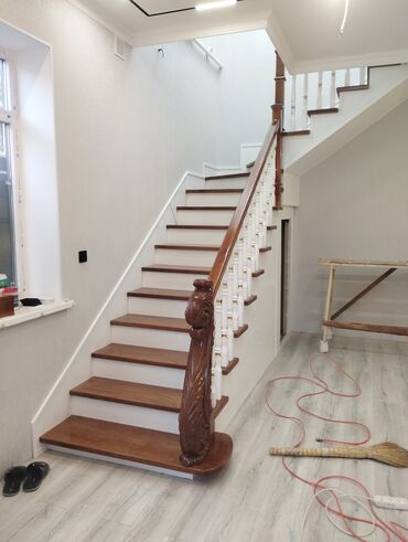 Деревянные лестницы: Деревянная лестница Для дома, Форма лестницы: Много-маршевая, Стиль: Классический — 13