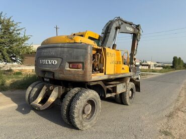 срочно продаю экскаватор: Экскаватор, Volvo, 2002 г., Колесный