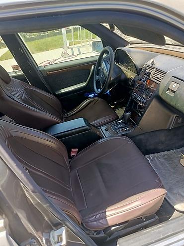 e39 guzgu: Mercedes-Benz C-Sinif sedan (W202). Rəng: boz. Kuzov 4 qapılı, klassik — 5