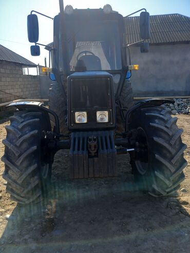 traktor 50: Traktor ela vezyetdedi hec bir problemi yoxdu arxa tekerleri 50% di