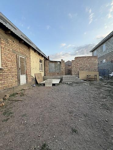 Үйлөрдү сатуу: 1 бөлмө, 40 м², 4 соток, Ала-Тоо, Риелтор — 2