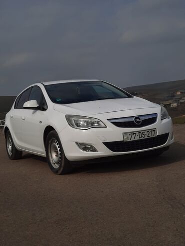 Opel: Opel Astra: 1.4 l | 2010 il 352000 km Sedan — 5