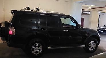 Mitsubishi: Mitsubishi Pajero (4-cü nəsil) tam ölçülü off-road SUV. Qaraj — 3