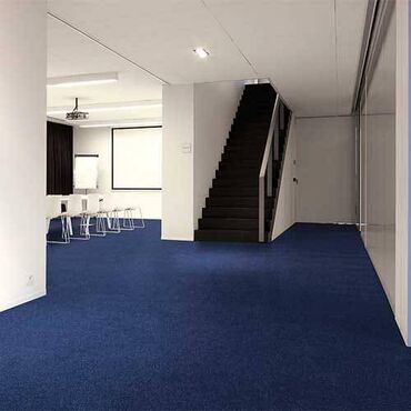 suni qazon satisi: Ofis və inzibati məkanlar üçün mavi rəngli döşəmə xalçası - Material