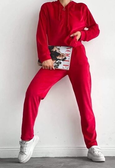 Kompleti: Plišani kompleti 
Vel : ( s m l xl xxl ) 

Cena : 3100 din — 1