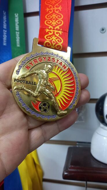 Печать: Медали по футболу. Медаль золото цвет ланьярд красный, медаль серебро