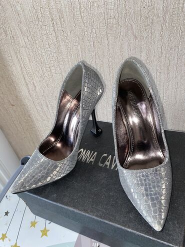 Tuflilər: Tuflilər, Ölçü: 37, rəng - Gümüşü, Yeni — 15