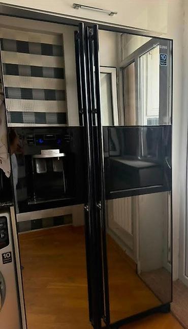Soyuducu SAMSUNG 680₼ kocle bagli satilir .Ela veziyyetde .Unvan