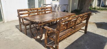 ucuz mebelər: Kvadrat masa, Skameykalar ilə