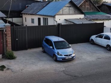 срочно срочно продам машину: Honda Fit: 2003 г., 1.5 л, Вариатор, Бензин, Универсал