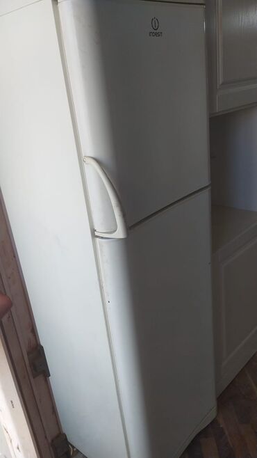 lalafo xaladelnik: Б/у 2 двери Indesit Холодильник Продажа, цвет - Белый, Встраиваемый