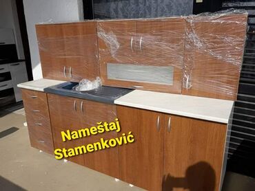 Kuhinjski nameštaj: Kuhinja je od iverice dužine 2m gornji i donji delovi sa prohromskim — 12