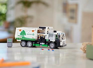 Игрушки: Продаю конструктор LEGO "Mack® LR Electric Garbage Truck" 🚛 LEGO — 10