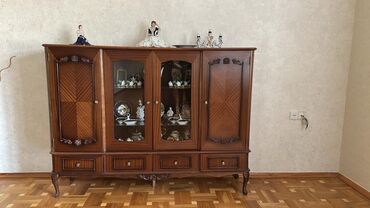 Matraslar: Açılan, 4 qapılı Düz dolab, Servant