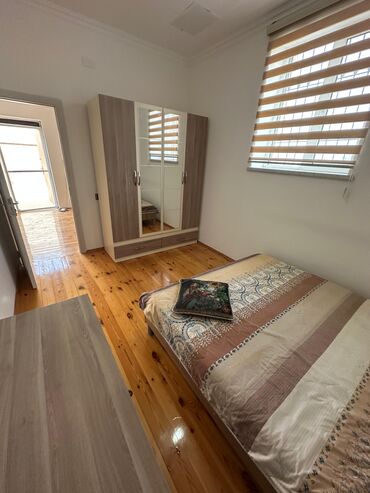 Uzunmüddətli kirayə mənzillər: Seeabrezin məktəbinin yanında 5--sotun içinde 3 otaqlı,bağ evi her — 4