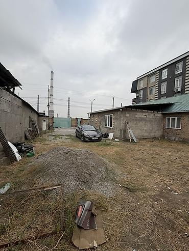 Коммерциялык мүлк: Продаётся земельный участок с постройками и внутренним двором. 1линия — 2