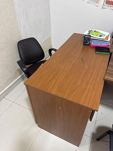 Ofis mebeli: Tecili coc ucuz qiymete Ofis üçün iş masaları və kreslolar dəsti - — 3