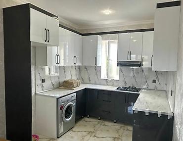 Sifarişlə mətbəx mebeli: Sifarişlə mətbəx dəsti, Özü çəkən petlələr, Taxta, Kredit yoxdur, Pulsuz çatdırılma — 17