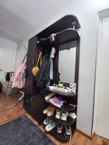шкаф сундук: Шкаф для прихожей, очень удобная функциональная, темно коричневого