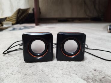 наушник беспроводные: Портативные USB мини-колонки в черном цвете с яркими оранжевыми