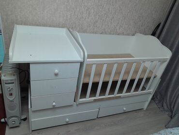 Детские кровати: Кроватка 3в1 Подростковую кровать Комод для пеленания В парту для