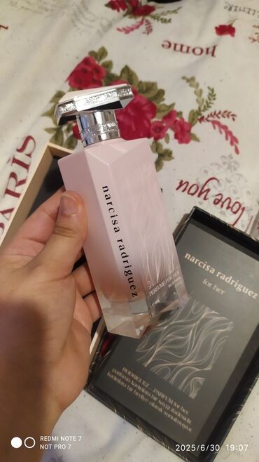 Orjinal Narciso Pudra 100 ml. Yenidir karobkasi sənədi var və