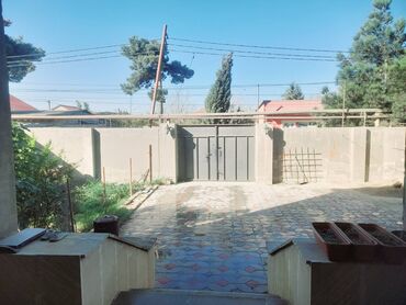 Həyət evləri və villaların satışı: 300 kv ev ikidasli tikili. Qaz su isiq daimi. Avtobus dayanacaginin — 15