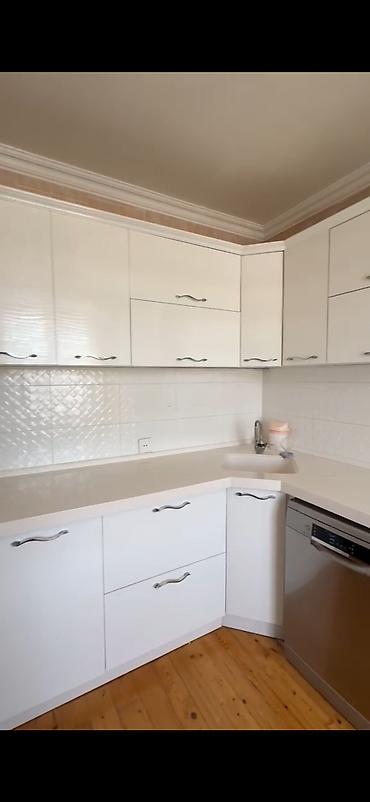 QİYMET ENDİ. Metbex mebeli satilir. Üzeri tokme mermer. Mdf . Olcusu