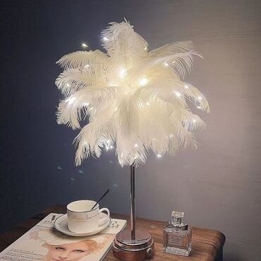 лед люстры: Светодиодный декоративный светильник LED настольный с перьями Цвета