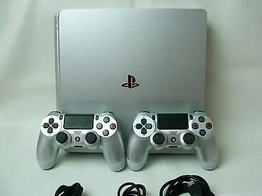 PS4 (Sony Playstation 4): U ponudi je Sony PlayStation 4.
Konzola je najnoviji SLIM model — 1