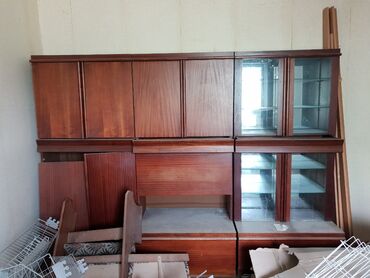 Masalar və oturacaqlar: İşlənmiş, Açılan, 6 qapı Düz dolab, Stenka, Rusiya