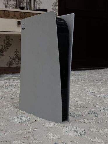 телевизор и тумбочка: Игровая консоль PlayStation 5 (модель без оптического привода, Digital