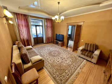 боконбаева квартира: 2 комнаты, 55 м², Сталинка, 2 этаж, Евроремонт